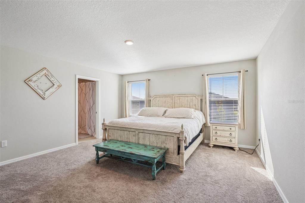 出租: $3,400 (5 贝兹, 3 浴室, 2937 平方英尺)