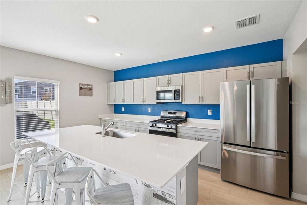 出租: $3,400 (5 贝兹, 3 浴室, 2937 平方英尺)