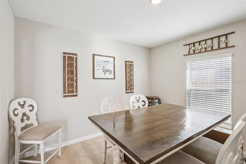 出租: $3,400 (5 贝兹, 3 浴室, 2937 平方英尺)