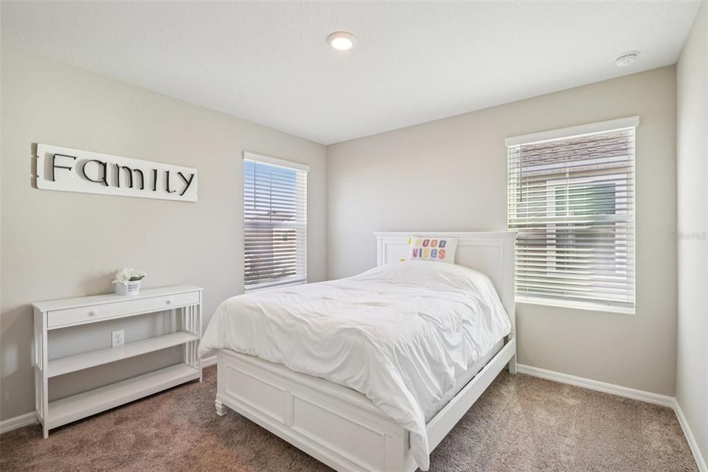 出租: $3,400 (5 贝兹, 3 浴室, 2937 平方英尺)