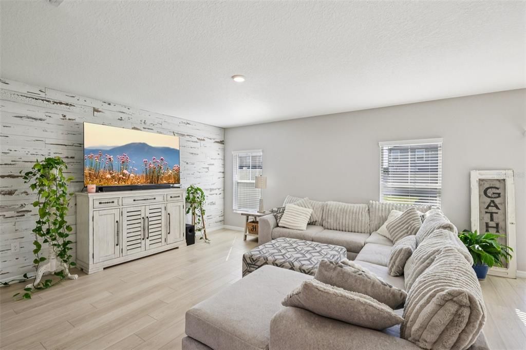 出租: $3,400 (5 贝兹, 3 浴室, 2937 平方英尺)