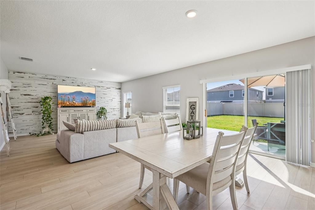 出租: $3,400 (5 贝兹, 3 浴室, 2937 平方英尺)