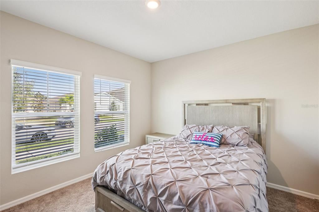 出租: $3,400 (5 贝兹, 3 浴室, 2937 平方英尺)