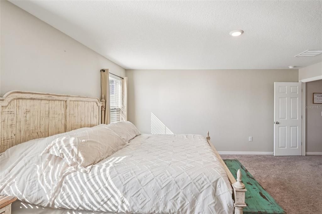 出租: $3,400 (5 贝兹, 3 浴室, 2937 平方英尺)