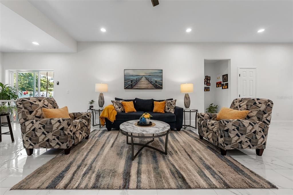 На продажу: $365,000 (3 спален, 2 ванн, 1600 Квадратных фут)