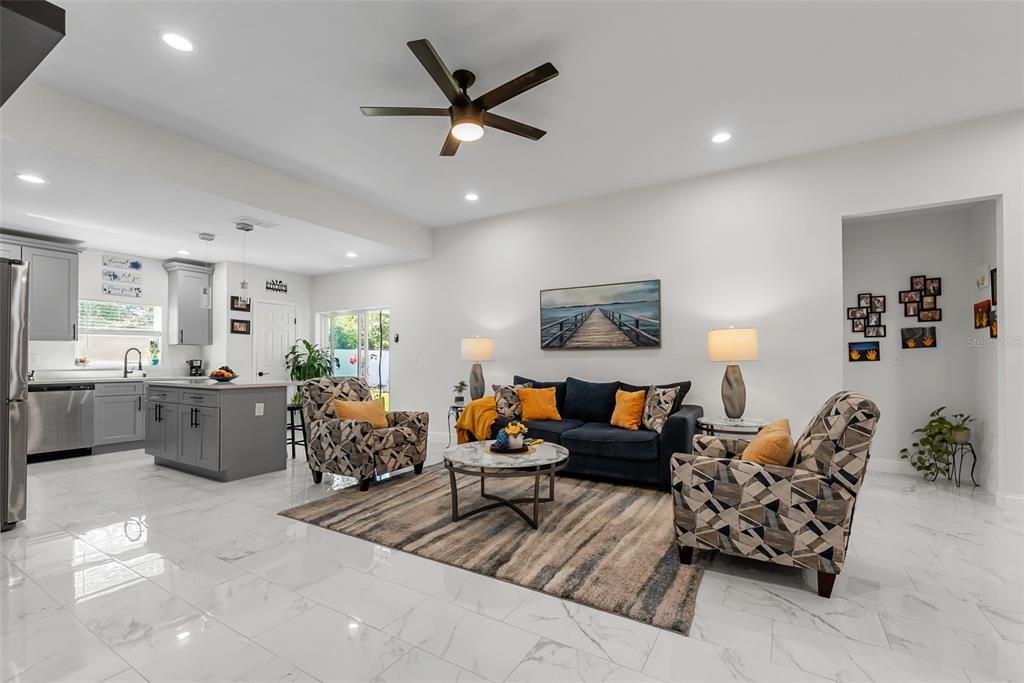 На продажу: $365,000 (3 спален, 2 ванн, 1600 Квадратных фут)