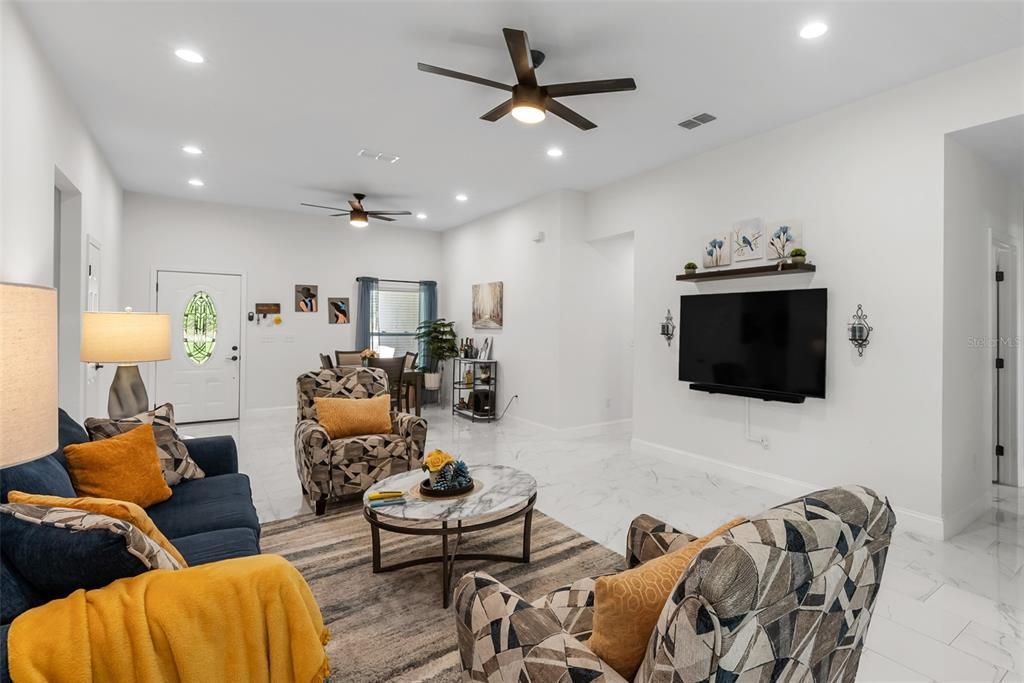 На продажу: $365,000 (3 спален, 2 ванн, 1600 Квадратных фут)