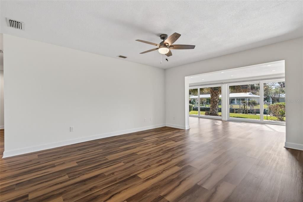 For Sale: $269,000 (2 beds, 2 baths, 1684 Square Feet)