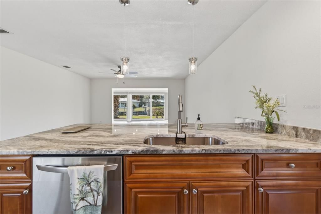 For Sale: $269,000 (2 beds, 2 baths, 1684 Square Feet)