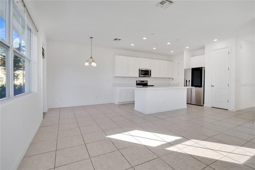 For Sale: $328,000 (3 beds, 2 baths, 1624 Square Feet)