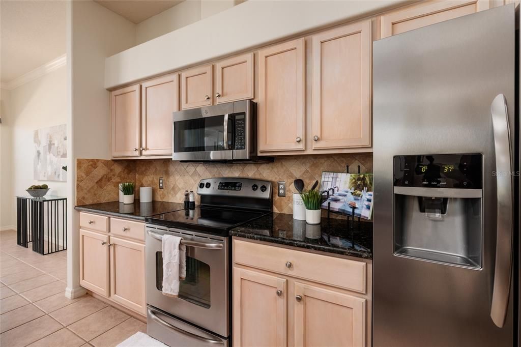 For Sale: $499,900 (2 beds, 2 baths, 1715 Square Feet)