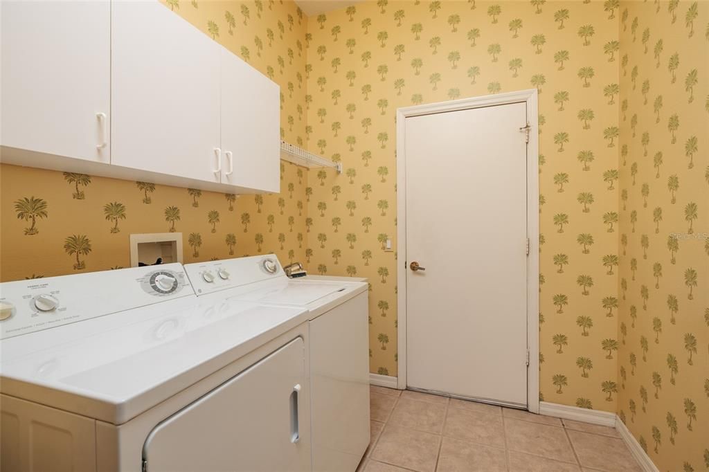 For Sale: $499,900 (2 beds, 2 baths, 1715 Square Feet)