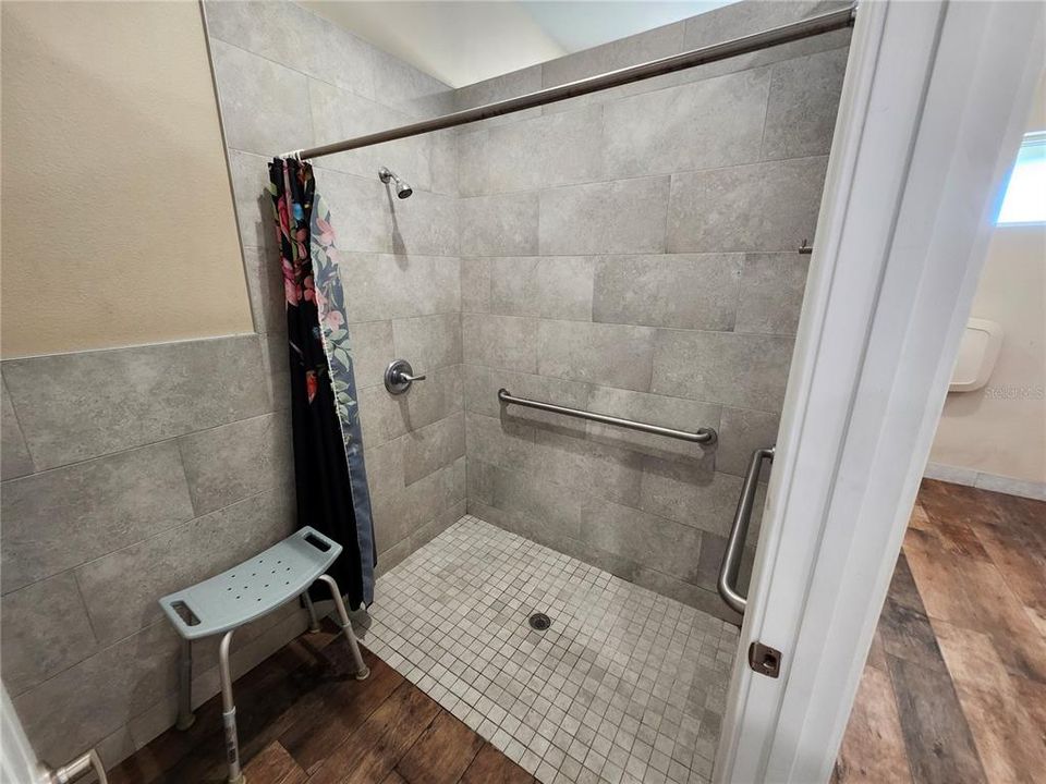 待售: $103,000 (0.09 acres)