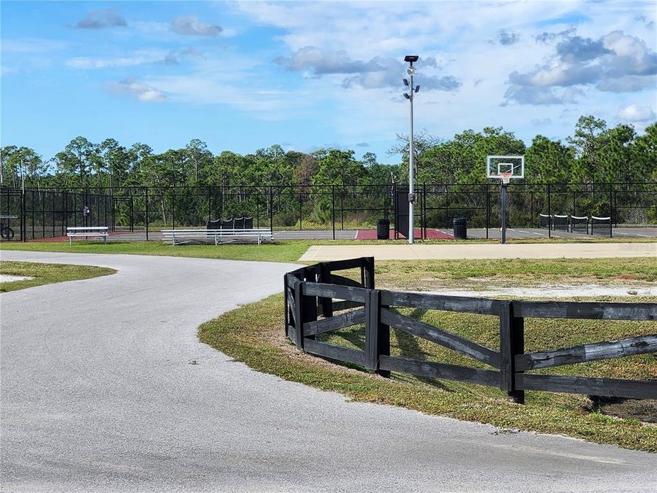 待售: $103,000 (0.09 acres)