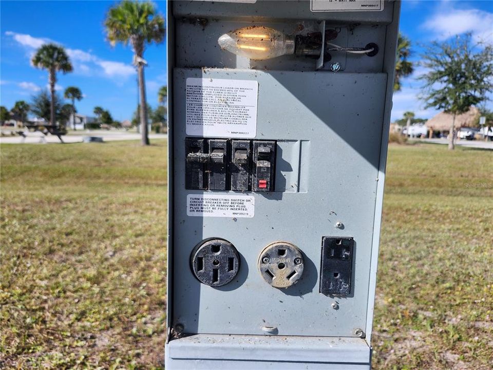 待售: $103,000 (0.09 acres)