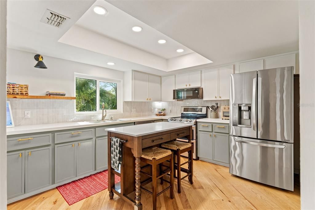 For Sale: $750,000 (3 beds, 2 baths, 1750 Square Feet)