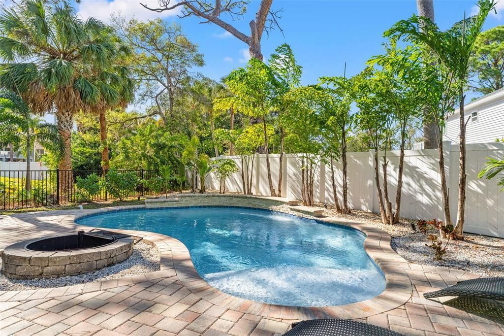 For Sale: $750,000 (3 beds, 2 baths, 1750 Square Feet)