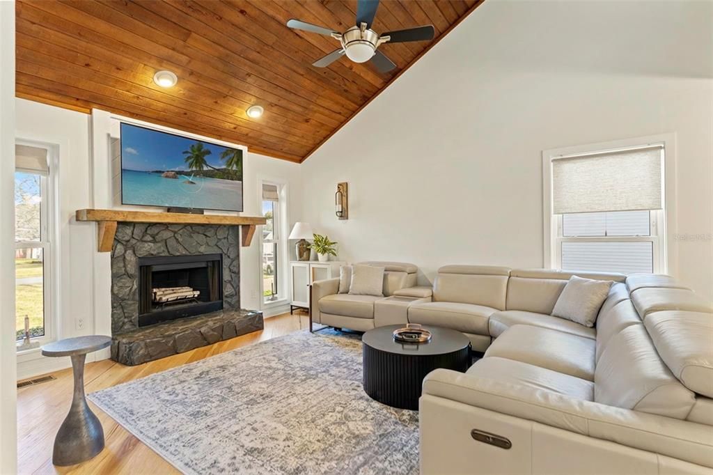 For Sale: $750,000 (3 beds, 2 baths, 1750 Square Feet)