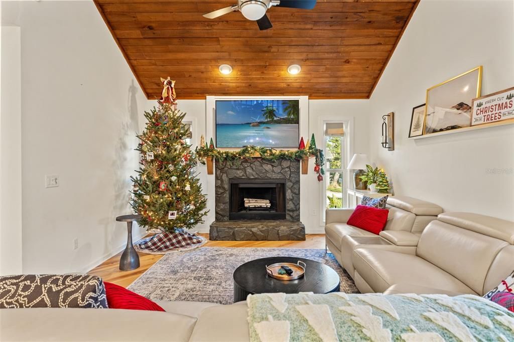 For Sale: $750,000 (3 beds, 2 baths, 1750 Square Feet)