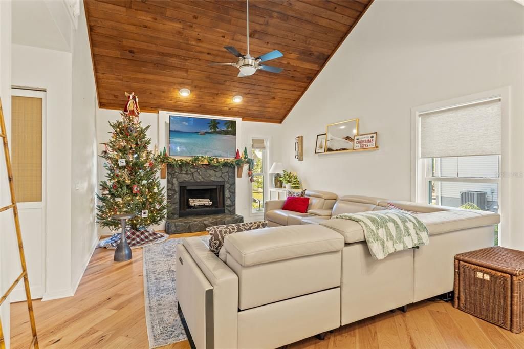 For Sale: $750,000 (3 beds, 2 baths, 1750 Square Feet)