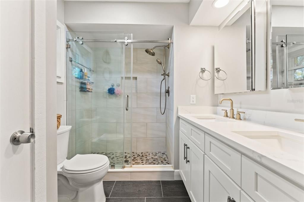 For Sale: $750,000 (3 beds, 2 baths, 1750 Square Feet)