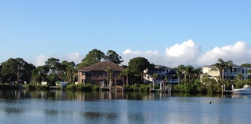 For Sale: $750,000 (3 beds, 2 baths, 1750 Square Feet)