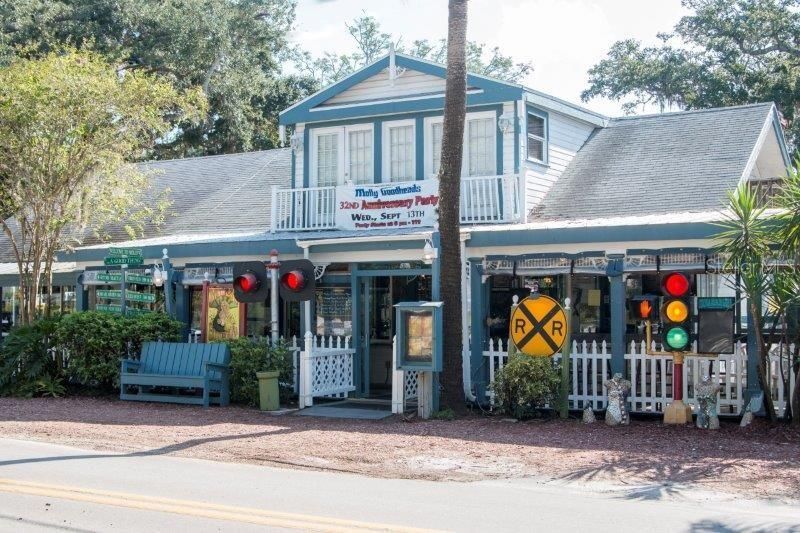 For Sale: $750,000 (3 beds, 2 baths, 1750 Square Feet)