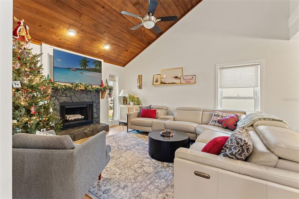 For Sale: $750,000 (3 beds, 2 baths, 1750 Square Feet)