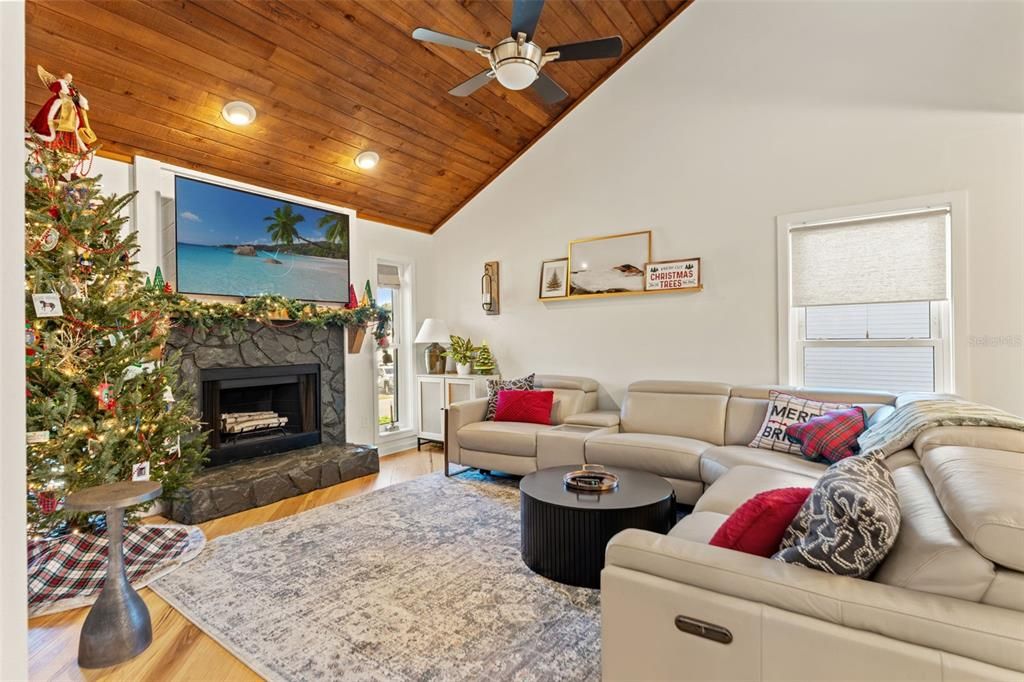 For Sale: $750,000 (3 beds, 2 baths, 1750 Square Feet)