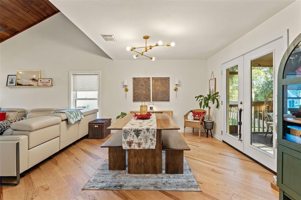 For Sale: $750,000 (3 beds, 2 baths, 1750 Square Feet)