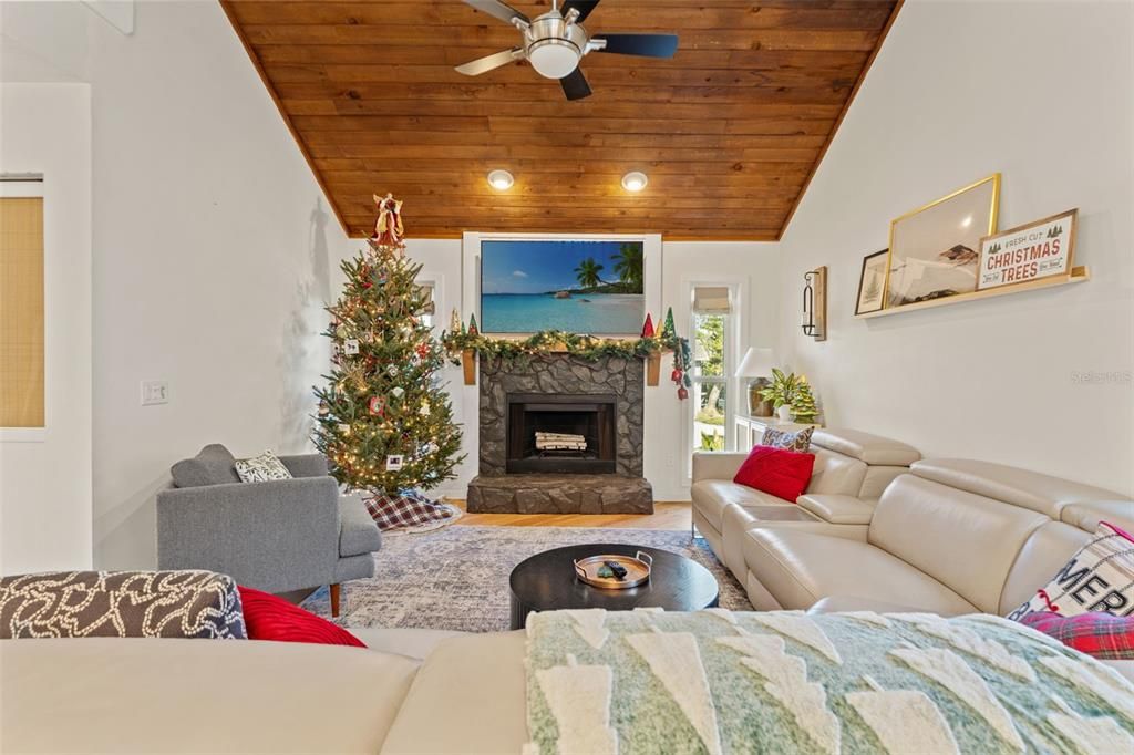 For Sale: $750,000 (3 beds, 2 baths, 1750 Square Feet)