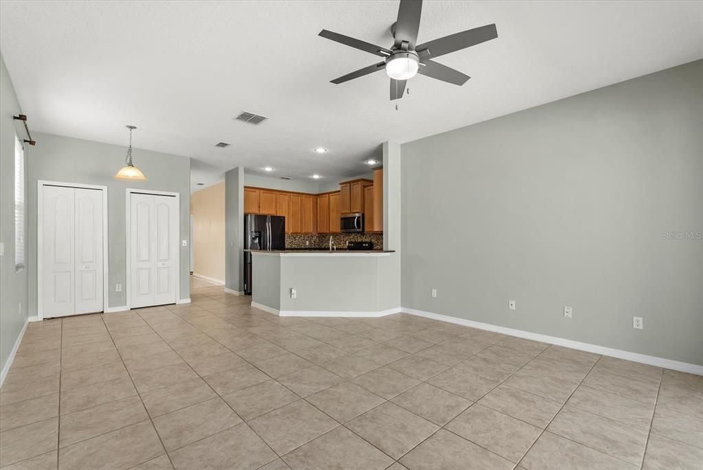 For Sale: $365,000 (3 beds, 2 baths, 1833 Square Feet)