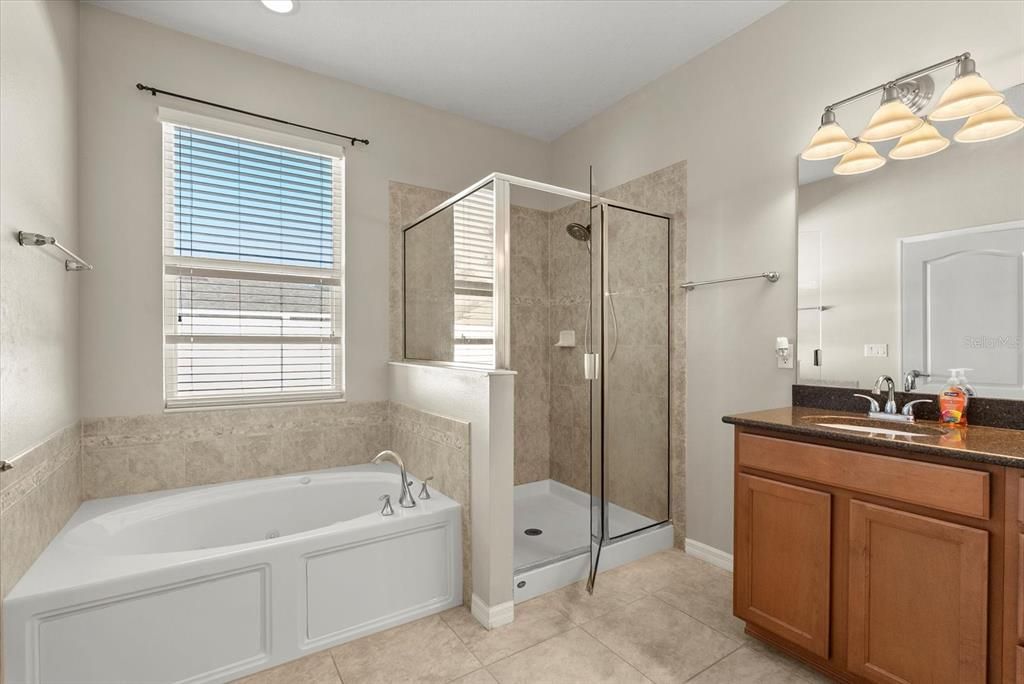 For Sale: $365,000 (3 beds, 2 baths, 1833 Square Feet)