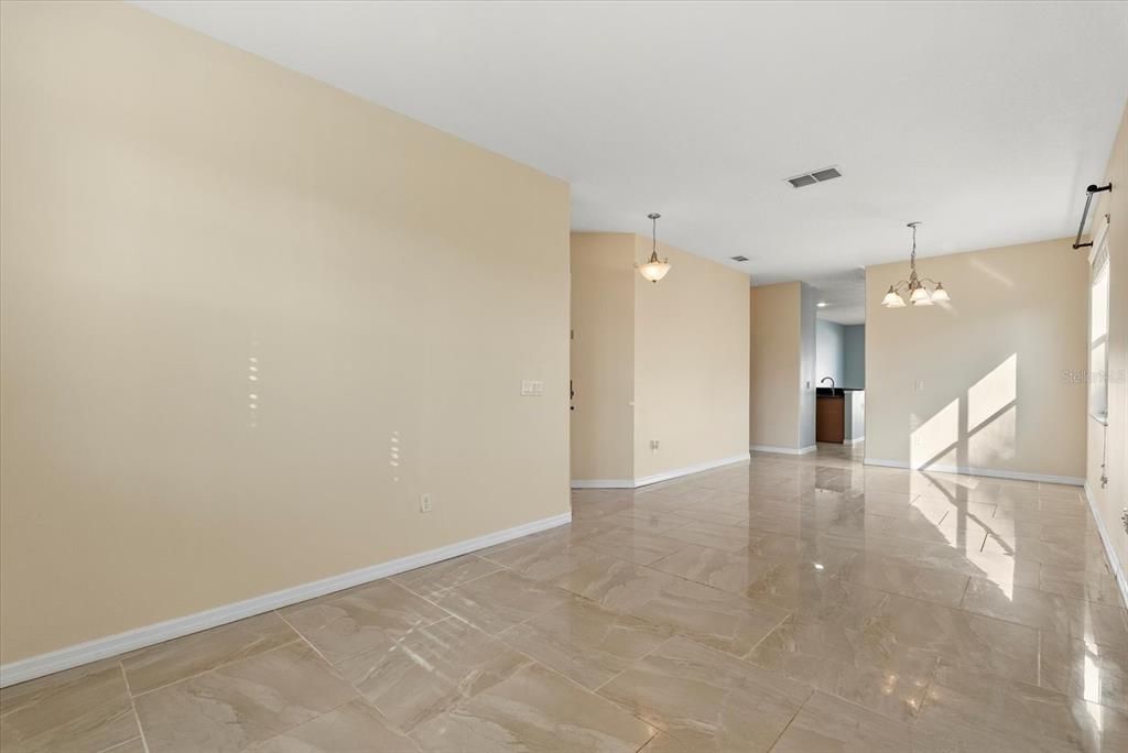 For Sale: $365,000 (3 beds, 2 baths, 1833 Square Feet)