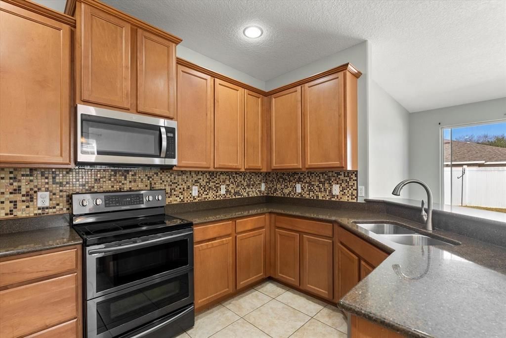 For Sale: $365,000 (3 beds, 2 baths, 1833 Square Feet)