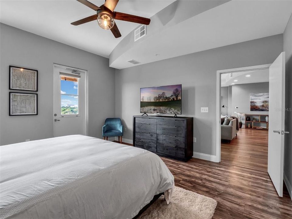 В аренду: $4,500 (1 спален, 1 ванн, 1000 Квадратных фут)