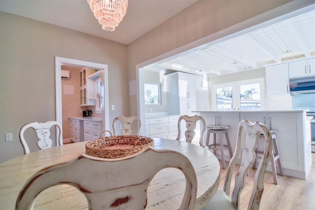 For Rent: $4,300 (3 beds, 2 baths, 1402 Square Feet)