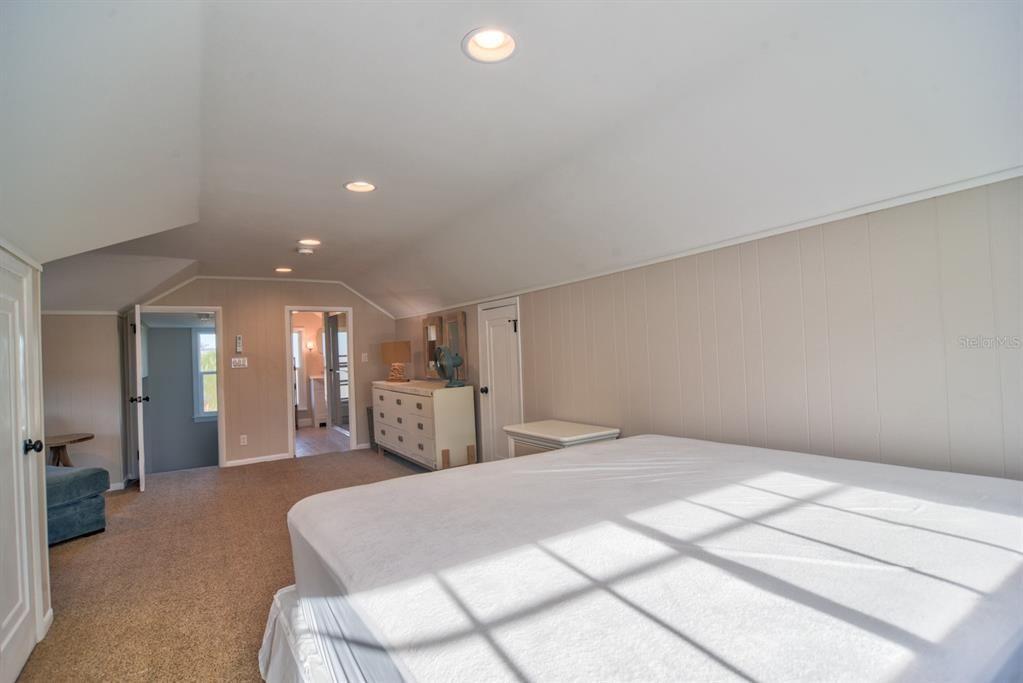 For Rent: $4,300 (3 beds, 2 baths, 1402 Square Feet)