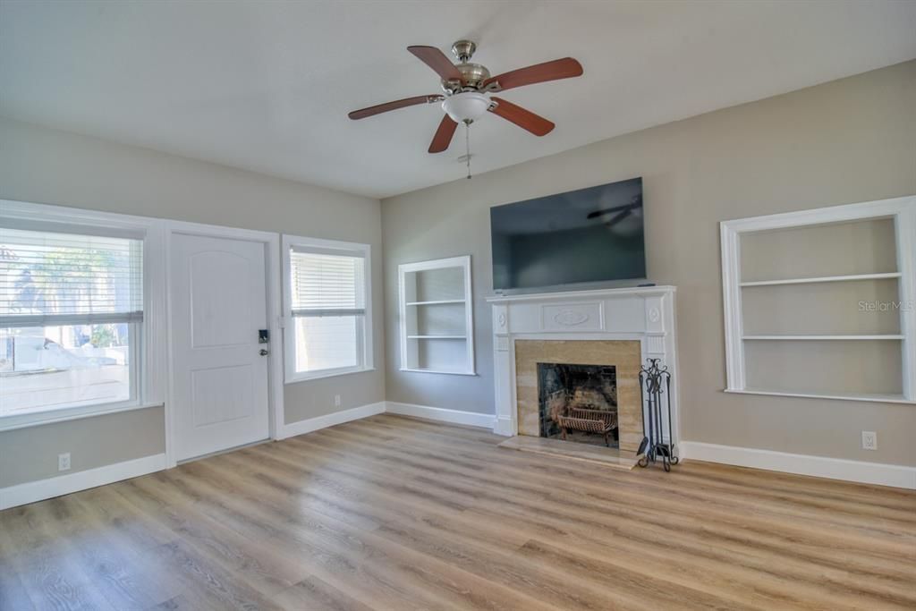 For Rent: $4,300 (3 beds, 2 baths, 1402 Square Feet)