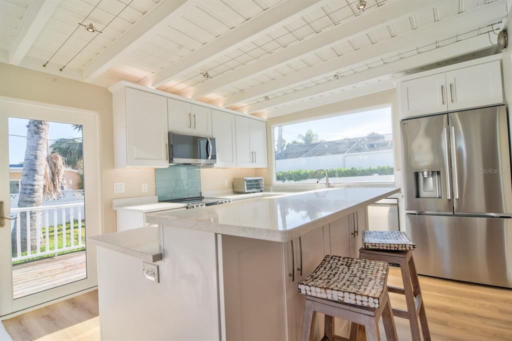 For Rent: $4,300 (3 beds, 2 baths, 1402 Square Feet)