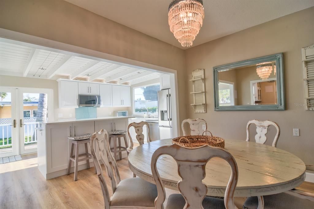 For Rent: $4,300 (3 beds, 2 baths, 1402 Square Feet)