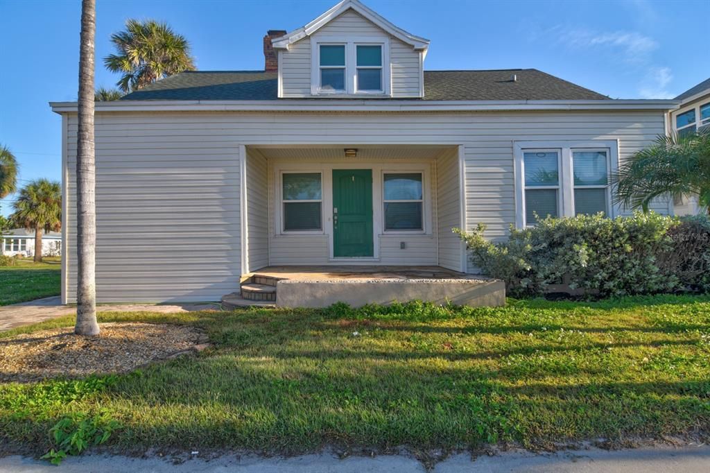 For Rent: $4,300 (3 beds, 2 baths, 1402 Square Feet)