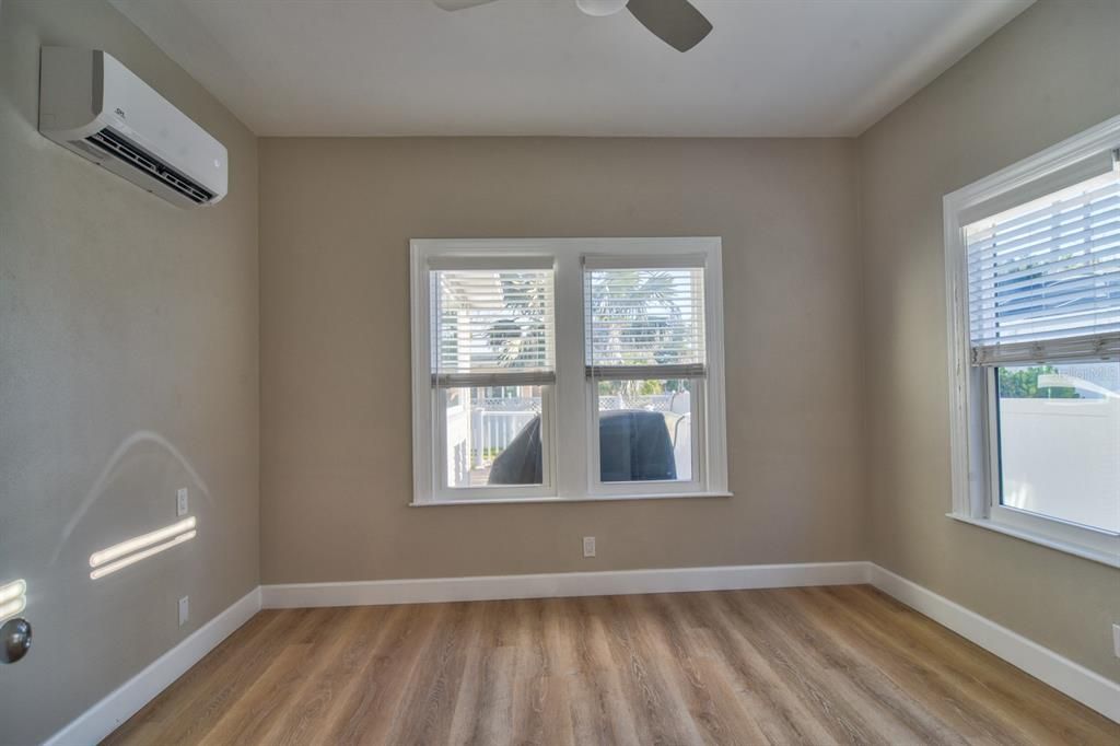 For Rent: $4,300 (3 beds, 2 baths, 1402 Square Feet)