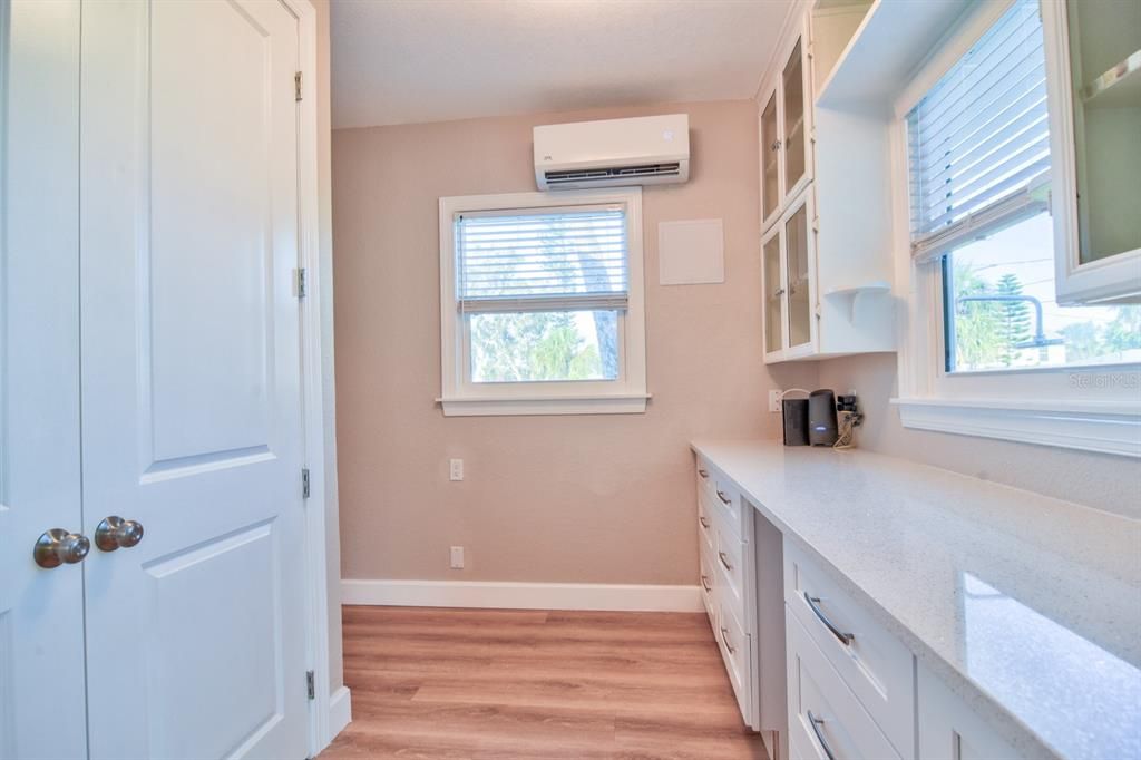 For Rent: $4,300 (3 beds, 2 baths, 1402 Square Feet)