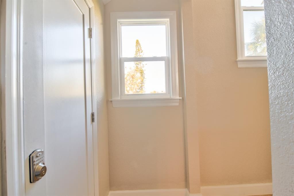 For Rent: $4,300 (3 beds, 2 baths, 1402 Square Feet)