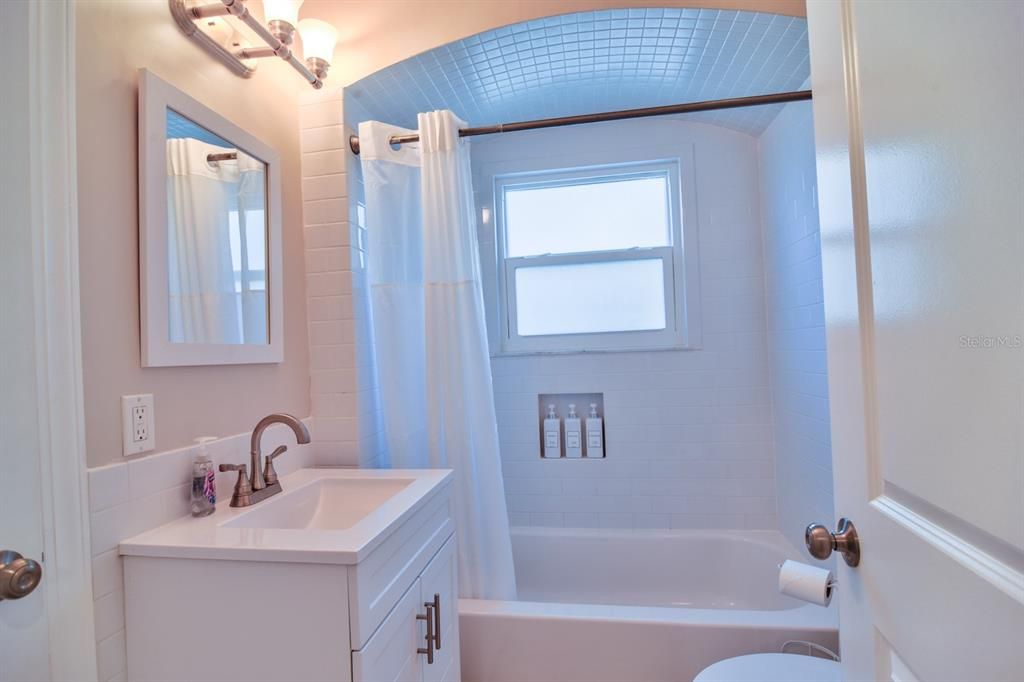 For Rent: $4,300 (3 beds, 2 baths, 1402 Square Feet)