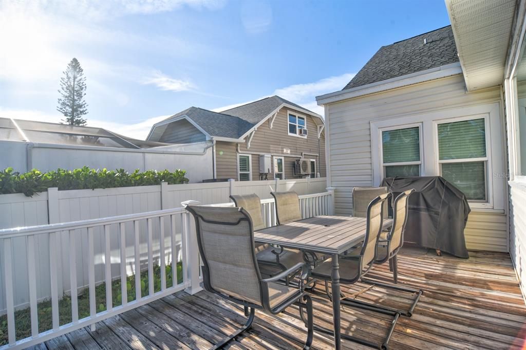 For Rent: $4,300 (3 beds, 2 baths, 1402 Square Feet)