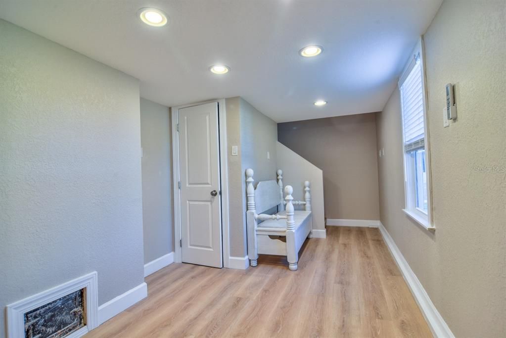 For Rent: $4,300 (3 beds, 2 baths, 1402 Square Feet)