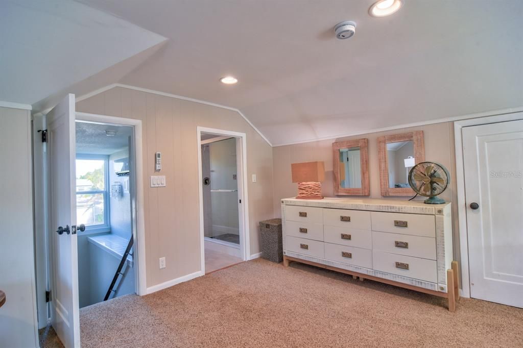 For Rent: $4,300 (3 beds, 2 baths, 1402 Square Feet)