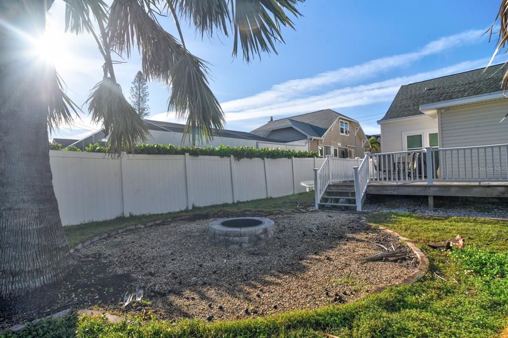 For Rent: $4,300 (3 beds, 2 baths, 1402 Square Feet)